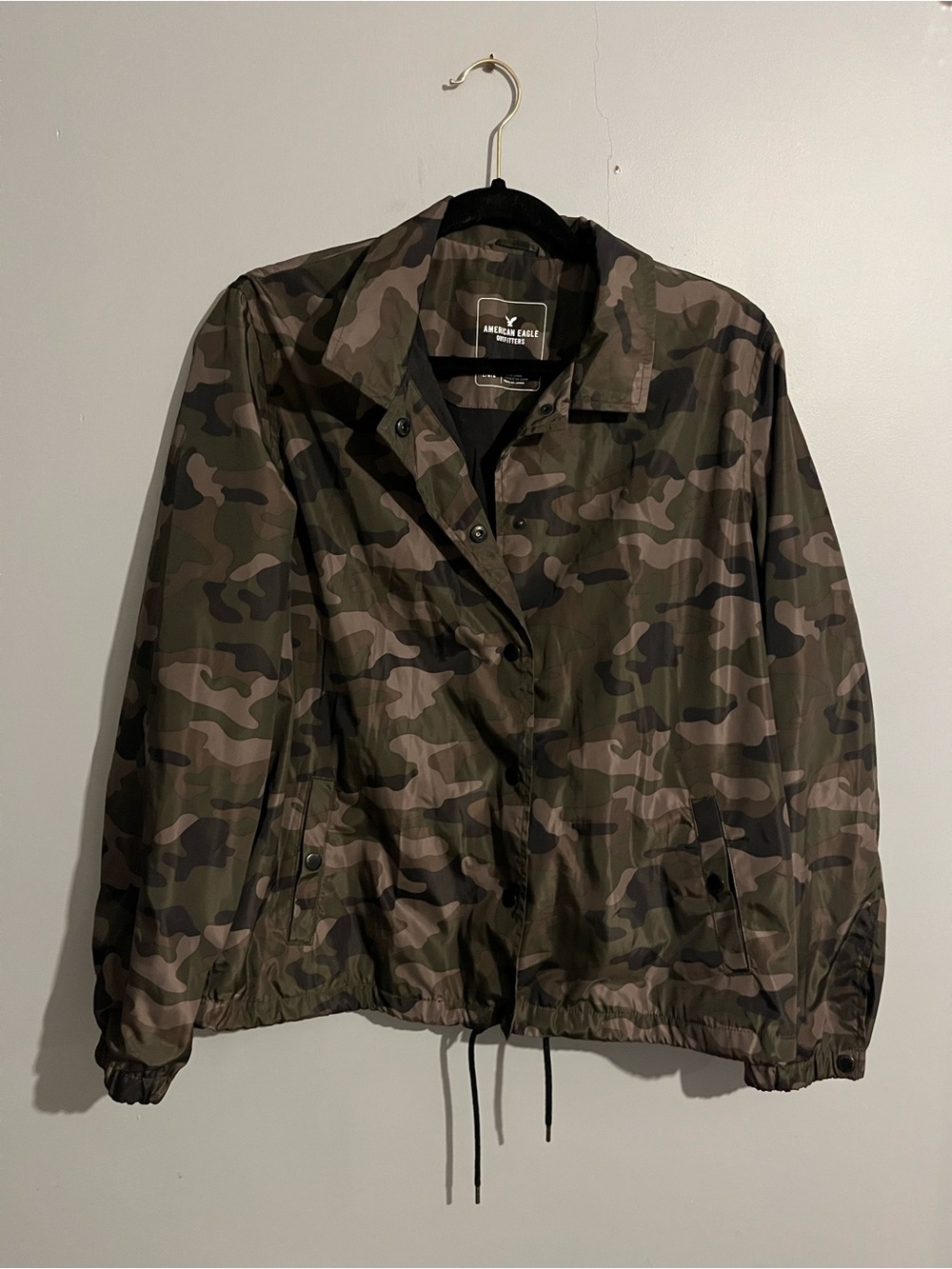 American Eagle Outfitters Camo windbreaker jacket size large lightweight casual
